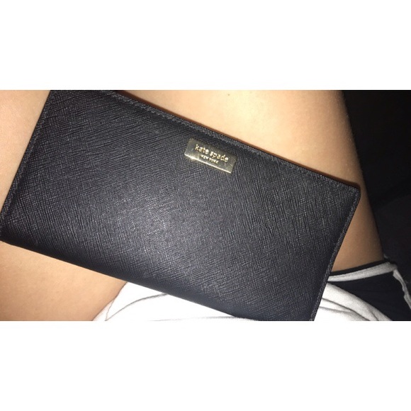 Kate Spade wallet - Picture 1 of 3
